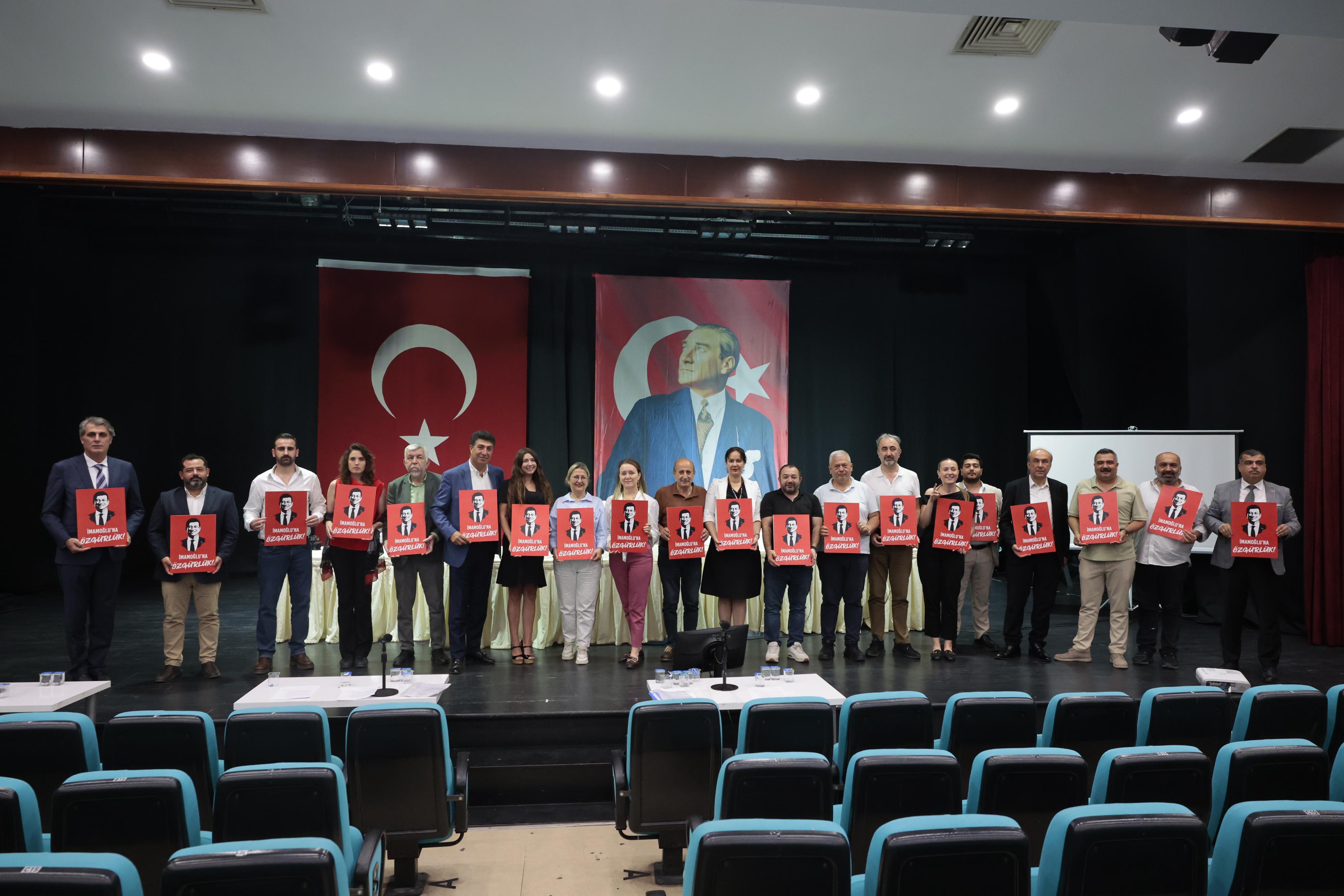 Konak Meclisi’nde ‘İmamoğlu’na Özgürlük’ mesajı